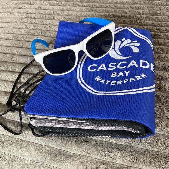Cascade Bay Waterpark Adjustable String Backpack 🎒 + Sunglasses 😎 🏊♂️🌞 NWOT - Picture 9 of 9